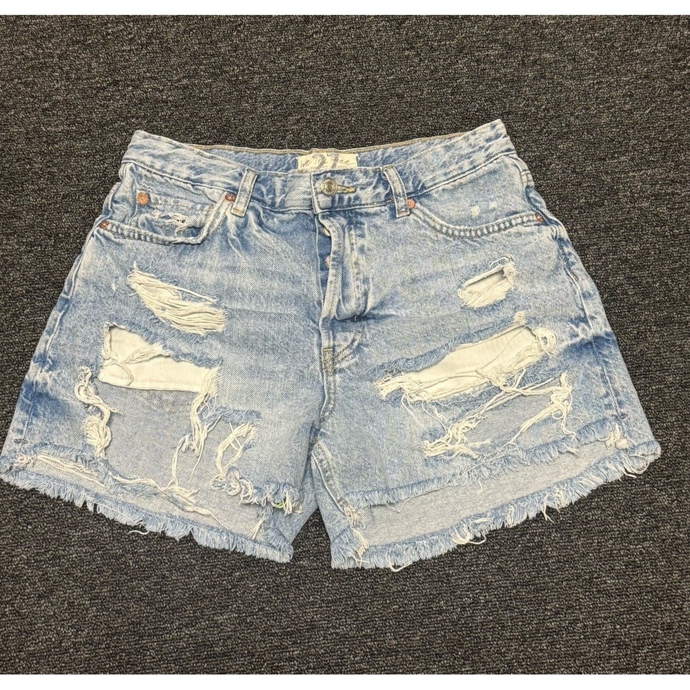 We The Free Free People Distressed Denim Shorts Light Wash Frayed Hem Size 27